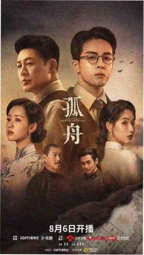 睡莲的图片作品封面：晨雾莲池里半开的粉白睡莲